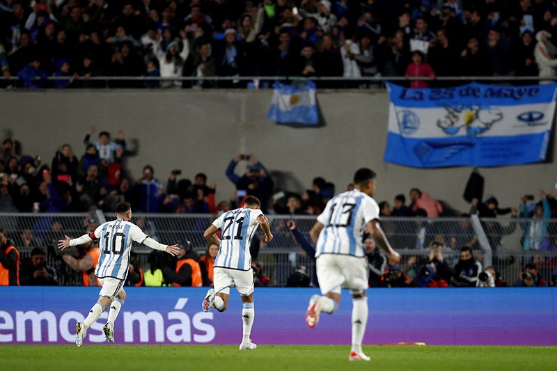 Messi Kembali jadi Pahlawan, Cetak Gol Tendangan Bebas ke Gawang Ekuador - Bagian 2
