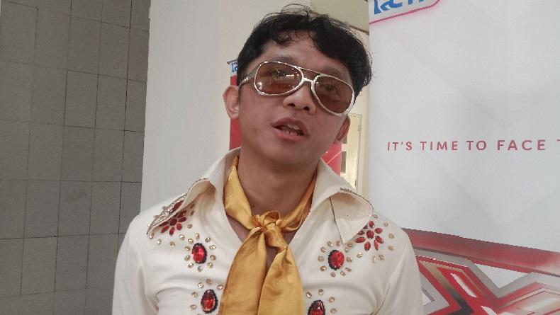 Peserta Bergaya Elvis Presley Meriahkan Audisi X Factor Indonesia 2023 di Bandung