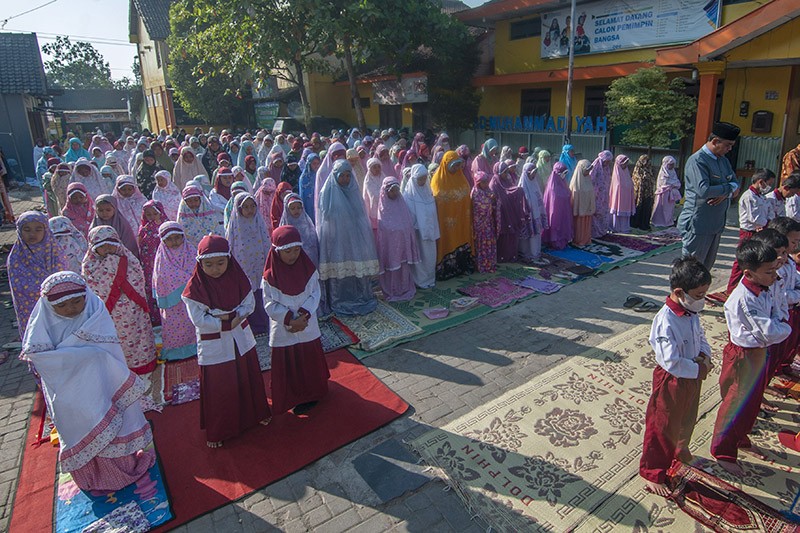 Ratusan Siswa SD Muhammadiyah Boyolali Sholat Istisqa untuk Memohon Hujan - Bagian 2