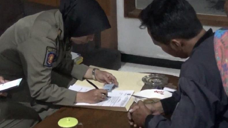 Waduh, PNS asal Lamongan Terjaring Razia Bareng Janda di Kamar Hotel