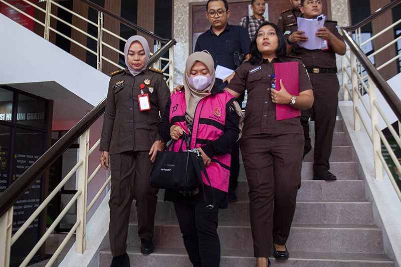 Tampang Mantan Pegawai Pegadaian Korupsi Rp1,1 M Ditangkap Kejaksaan, Ini Modusnya - Bagian 2