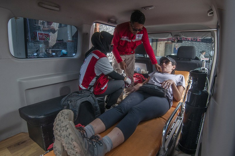 Bule Asal Spanyol Nekat Mendaki Gunung Merapi yang Berstatus Siaga - Bagian 2