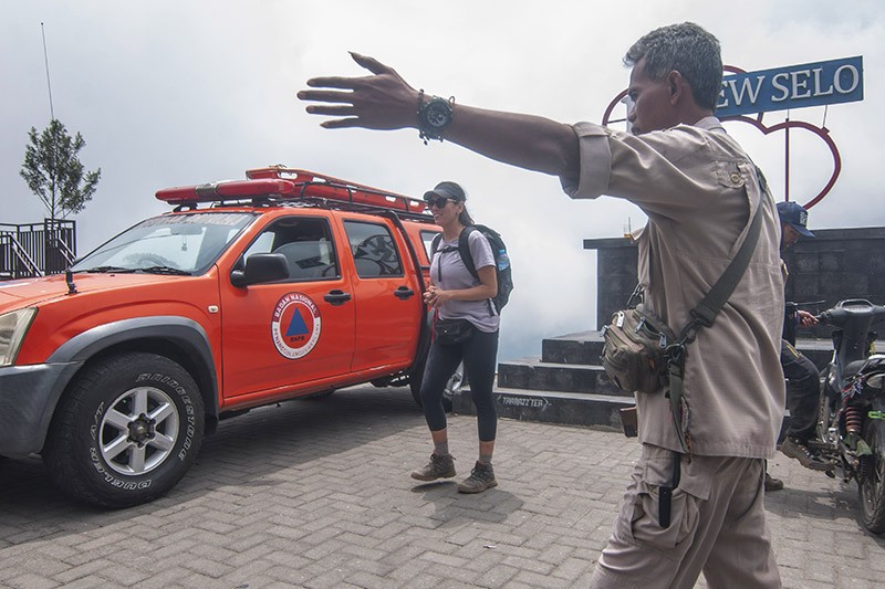 Bule Asal Spanyol Nekat Mendaki Gunung Merapi yang Berstatus Siaga - Bagian 1