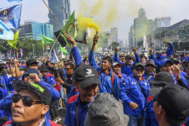 Ribuan Buruh Unjuk Rasa Desak Pemerintah Cabut Perppu Cipta Kerja - Bagian 1
