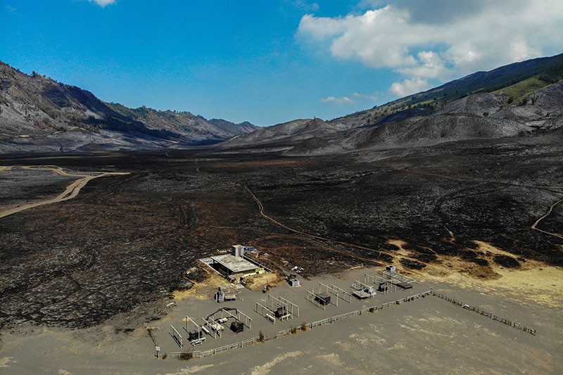 Dulu Hijau, Bukit Teletubbies Gunung Bromo Kini Hangus Dilalap Api - Bagian 2