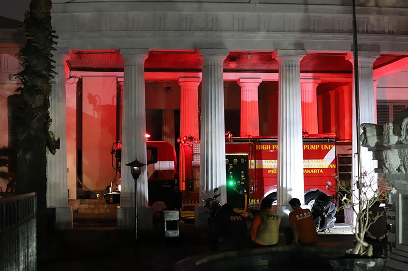 Foto-Foto Kebakaran Museum Nasional, Benda Prasejarah Hangus Dilalap Api - Bagian 4