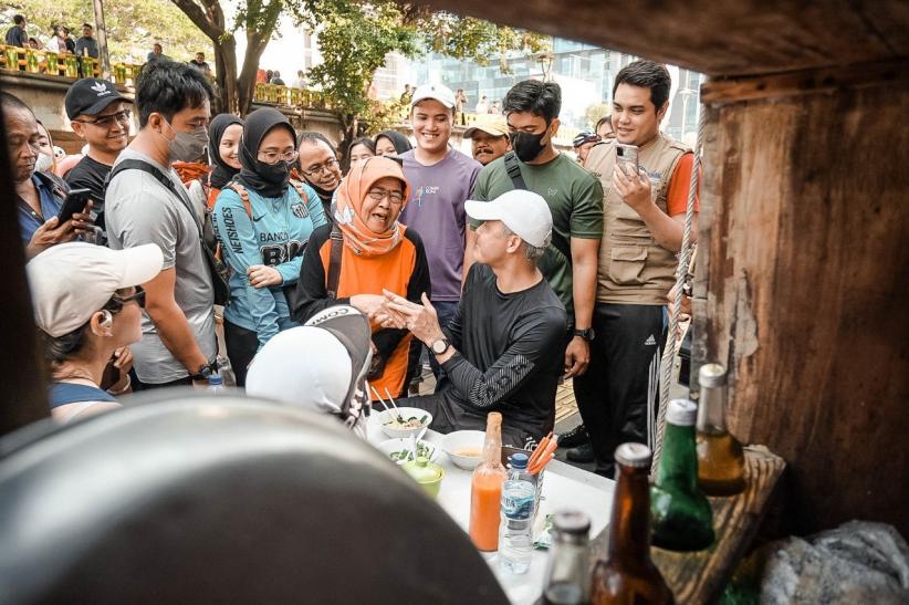 Kagetnya Pedagang Mie Ayam Pagi-Pagi Didatangi Ganjar Pranowo - Bagian 3