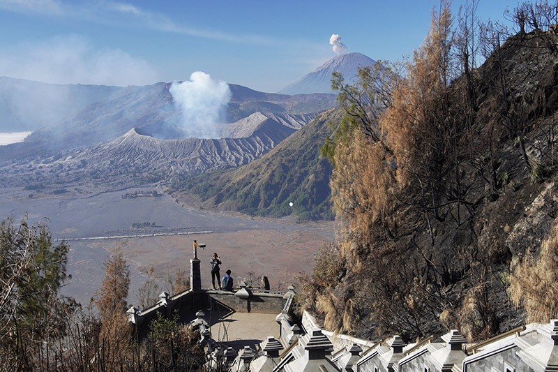 Wisata Gunung Bromo Dibuka, Pengunjung Disuguhkan Bukit Teletubbies yang Hangus - Bagian 3