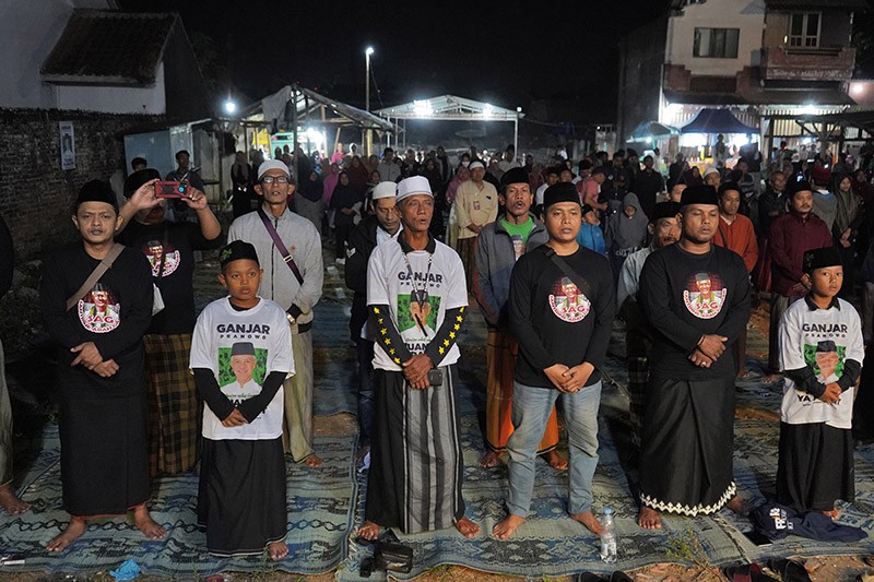 Ratusan Relawan Santrine Abah Ganjar Mengikuti Sholawat Bersama - Bagian 2