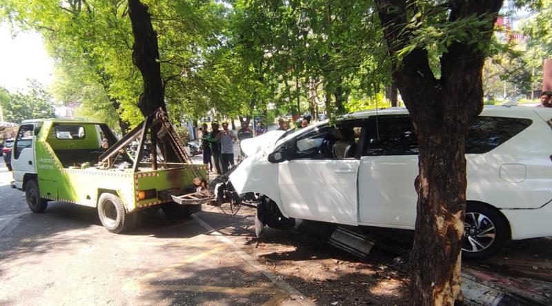 Kecelakaan Innova Tabrak 2 Pelajar dan Pengendara Motor di Semarang, 1 Orang Tewas