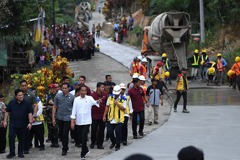 Presiden Jokowi Cek Pembangunan Jalan Menuju IKN dan Tempat Wisata - Bagian 2