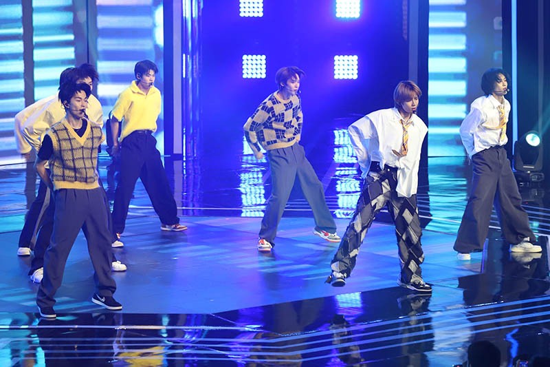 Boyband Korea Selatan RIIZE Meriahkan Indonesian Television Awards 2023 - Bagian 1