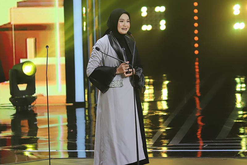 Salma Idol Terima Penghargaan Pendatang Baru Televisi Terpopuler ITA 2023 - Bagian 2