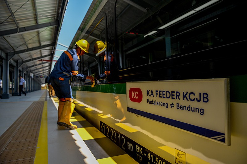 Kereta Pengumpan untuk Kereta Cepat dari Stasiun Bandung Menuju Padalarang - Bagian 1