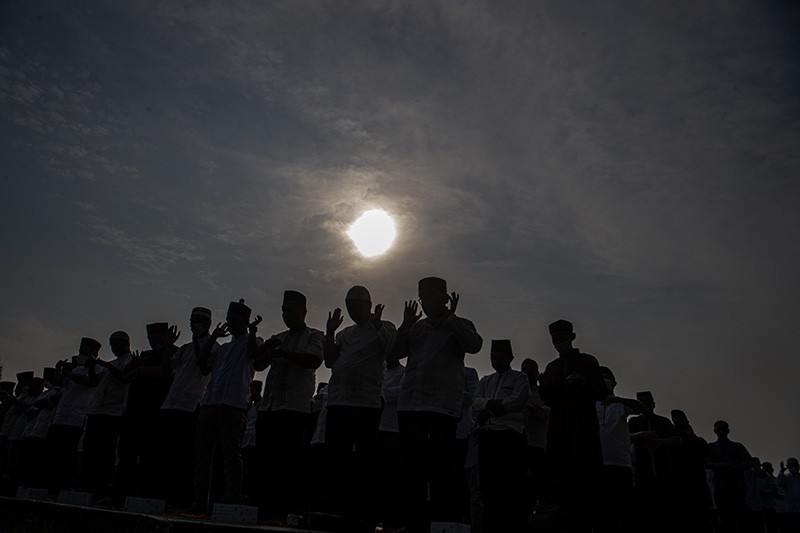 Sholat Istisqa Meminta Hujan di Palembang - Bagian 2
