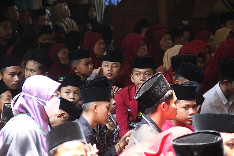 Makam Gus Dur Didatangi 4.000 Peziarah Dalam Sehari - Bagian 2