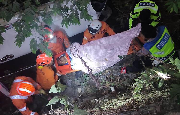 Kecelakaan di Jalan Jogja-Wates, Minibus Terjun ke Sungai 1 Orang Terjepit