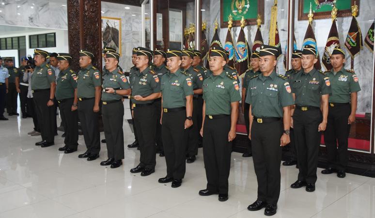 21 Perwira Menengah Kodam IV Diponegoro Naik Pangkat: 5 Kolonel, 5 Letkol, 11 Mayor