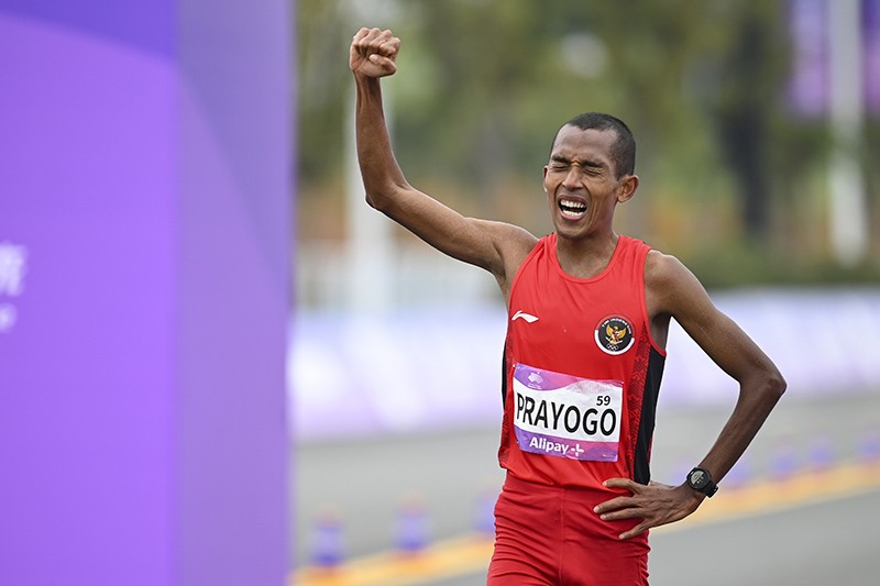 Pelari Indonesia Agus Prayogo Tetap Bersujud meski Belum Meraih Medali Asian Games - Bagian 2