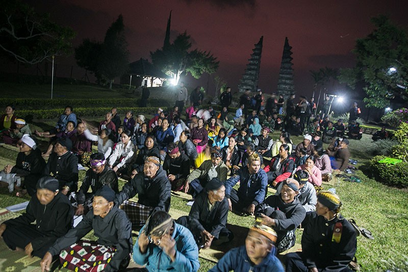 Warga Jateng Doa Bersama agar Terhindar Musibah Kebakaran Gunung Lawu - Bagian 1