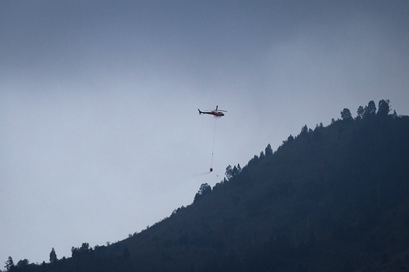 Helikopter Water Bombing Dikerahkan untuk Pemadaman Kebakaran Gunung Lawu - Bagian 3