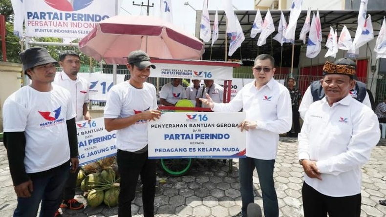 HT: Bantuan Gerobak Simbolisasi Perjuangan Partai Perindo untuk Indonesia Sejahtera