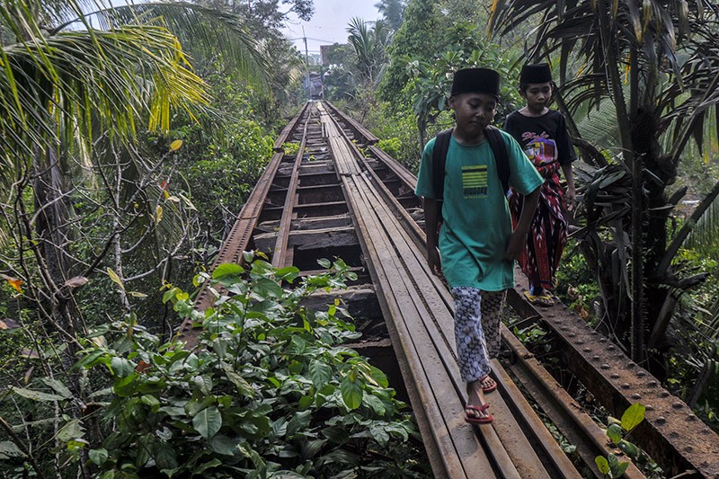 Reaktivasi Jalur Kereta Api Rangkasbitung-Labuan Ditunda - Bagian 1