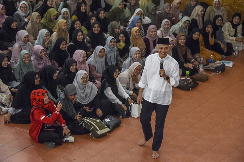 Ganjar Pranowo Silaturahmi dengan Santri Pondok Pesantren Darussalam Ciamis - Bagian 1