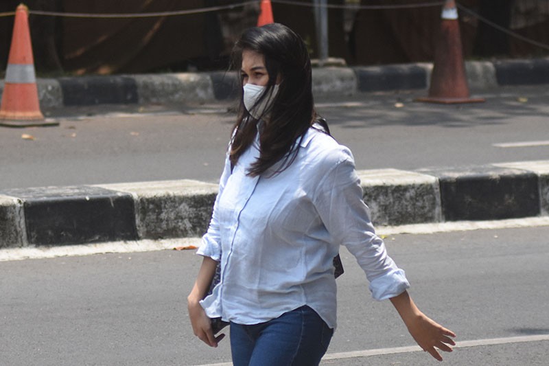 Penampilan Aktris FTV Wa Ode Kartika Sari Diperiksa KPK - Bagian 3