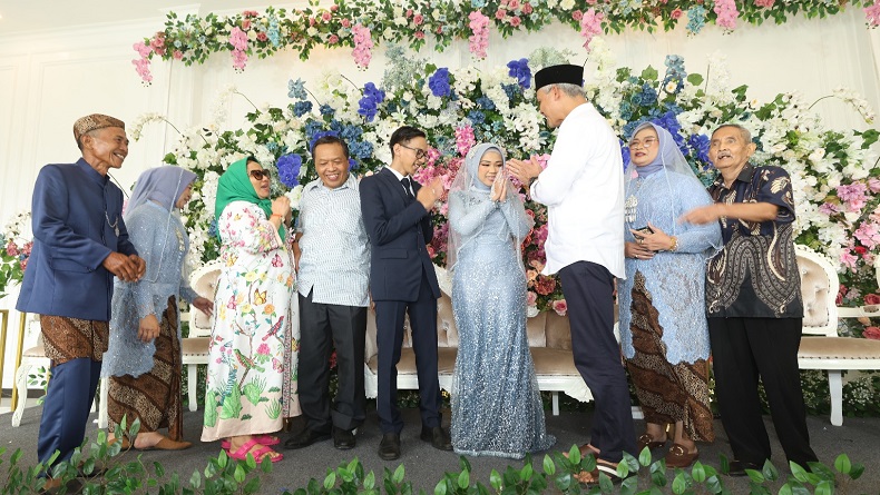 Didatangi Ganjar Pranowo saat Resepsi, Pesta Nikah Rani dan Agung Heboh