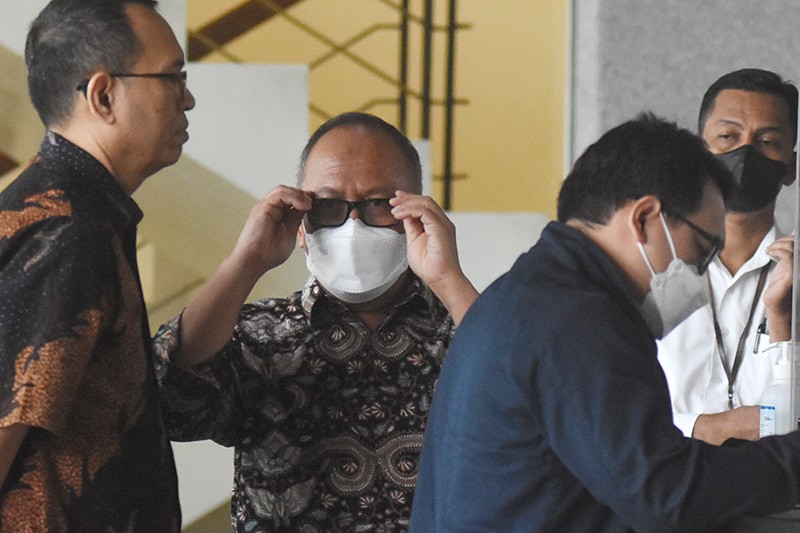 Sekjen Kementerian Pertanian Kembali Diperiksa KPK - Bagian 2