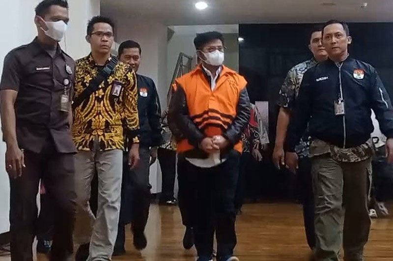 Tampang Syahrul Yasin Limpo Pakai Rompi Tahanan KPK, Tangan Diborgol - Bagian 1