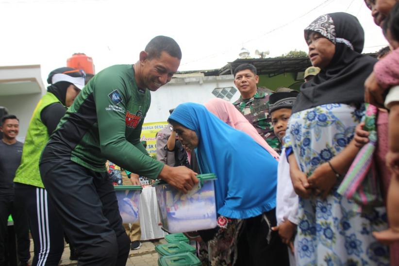 Korem 061 Suryakencana Berikan Sembako dan Pengobatan Gratis untuk Warga Bogor - Bagian 1