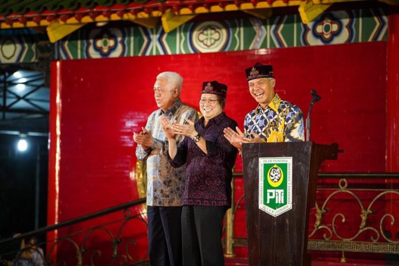 Kunjungi Masjid Cheng Hoo dan Diterima Sebagai Keluarga, Ganjar Dapat Songkok dari Muslim Tionghoa - Bagian 1