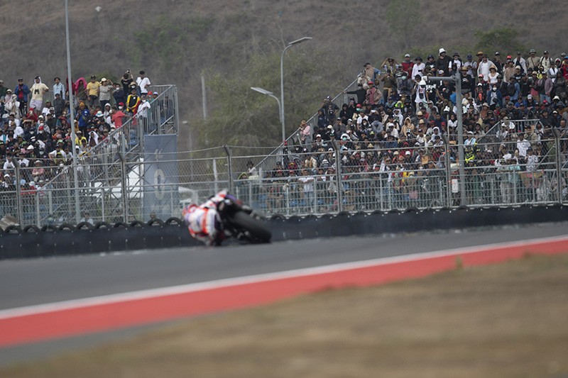 Momen Ganjar Pranowo dan TGB Zainul Majdi Nonton MotoGP Mandalika - Bagian 2
