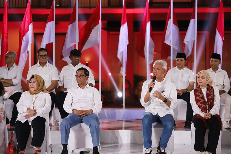 Kompak Berbaju Putih, Ganjar-Mahfud Deklarasi Bakal Capres Cawapres 2024 - Bagian 1