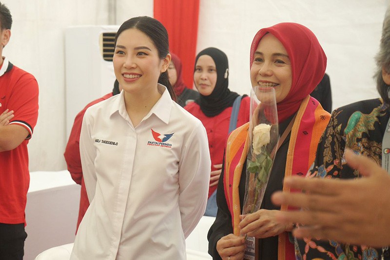 Angela Tanoesoedibjo Dampingi Siti Atikoh Ganjar Bersiap ke KPU - Bagian 2
