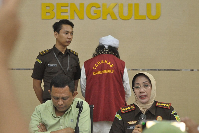 Senyum Buronan Kasus Korupsi Jembatan Gantung Bengkulu Ditangkap Kejaksaan - Bagian 2