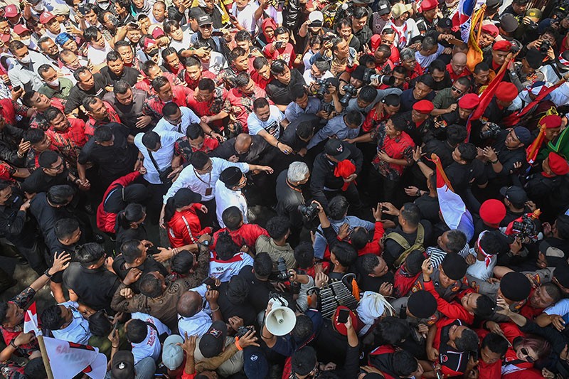 Ribuan Pendukung Iringi Ganjar-Mahfud Daftar Capres Cawapres ke KPU - Bagian 3