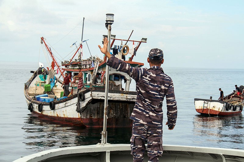 Patroli TNI AL Cegah Ilegal Fishing dan Narkoba Masuk dari Jalur Laut - Bagian 3