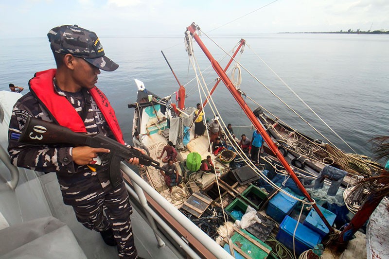 Patroli TNI AL Cegah Ilegal Fishing dan Narkoba Masuk dari Jalur Laut - Bagian 2