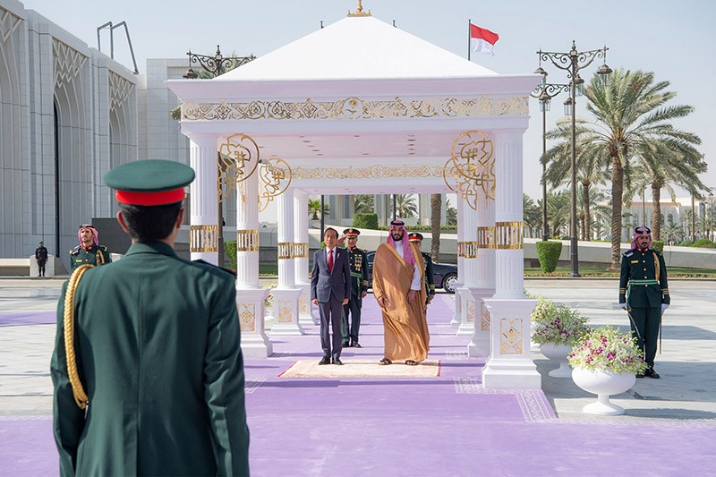 Momen Presiden Jokowi Disambut Putra Mahkota Arab Saudi Mohammed bin Salman - Bagian 4