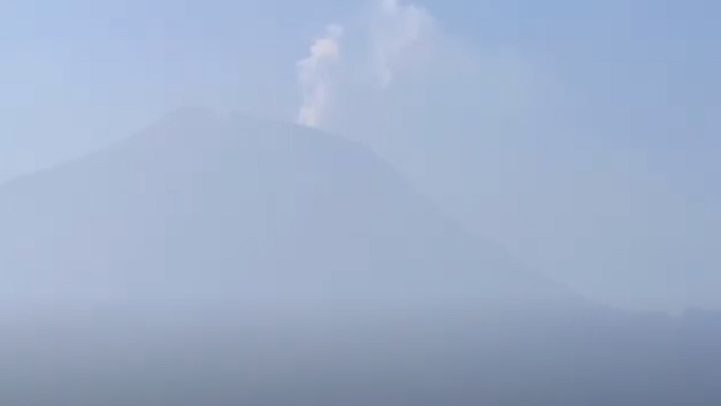 Status Gunung Slamet Waspada, Warga Dilarang Beraktivitas di Radius 2 Km