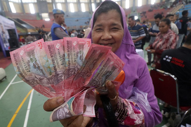 Senyum Semringah Buruh Pabrik Rokok dan Petani Tembakau Dapat BLT Rp1 Juta - Bagian 1