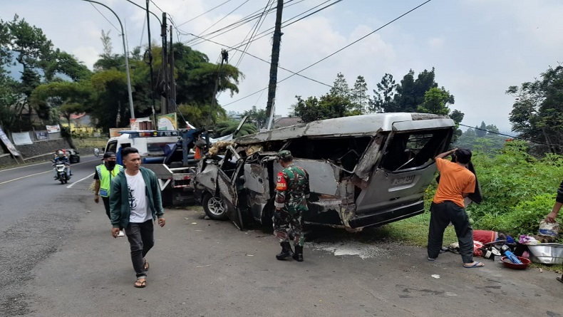 Kecelakaan Maut di Ciloto Cianjur, Minibus Rombongan Santri Tabrak Tebing, 4 Orang Tewas