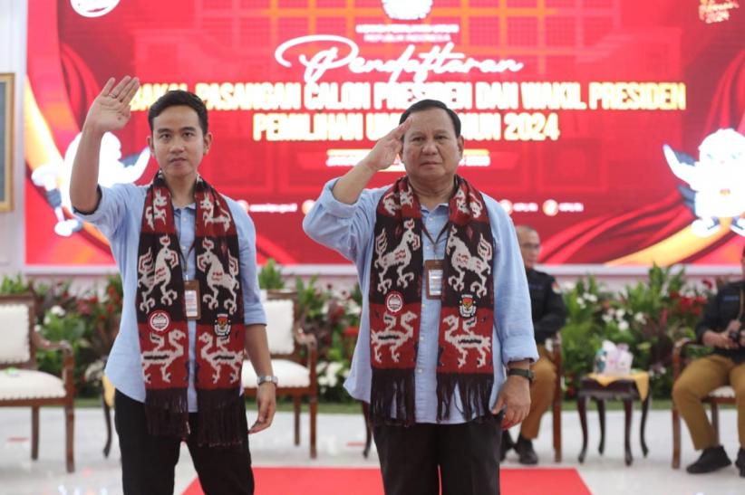 Ekspresi Gibran Dampingi Prabowo Daftar Capres Cawapres - Bagian 2