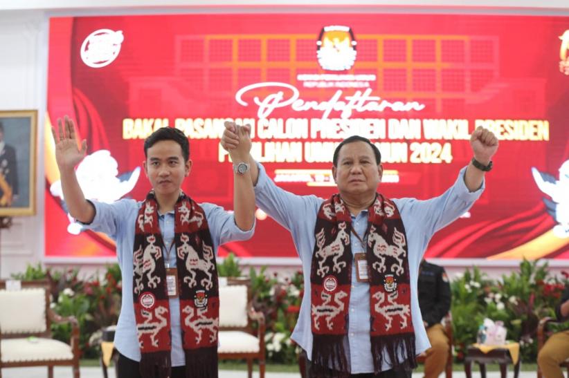 Ekspresi Gibran Dampingi Prabowo Daftar Capres Cawapres - Bagian 1