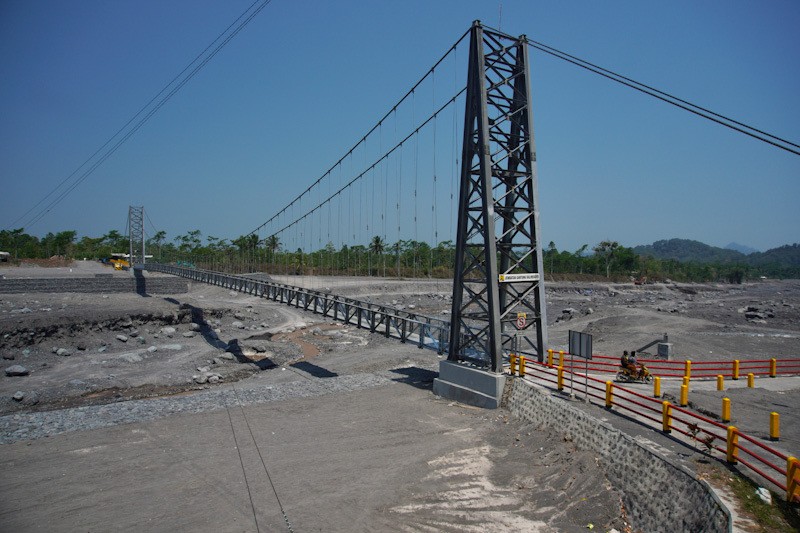 Jembatan Gantung Kaliregoyo Lumajang Sudah Dapat Dilintasi - Bagian 1