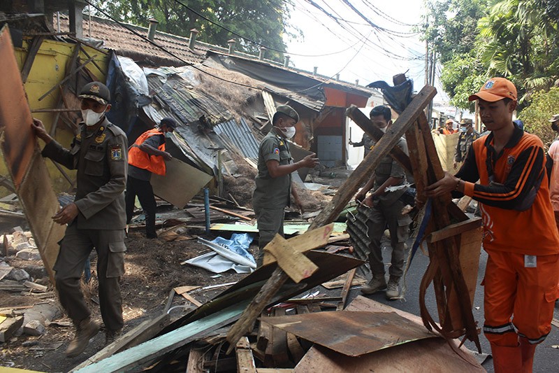 Pembongkaran Bangunan Liar di Petamburan - Bagian 1