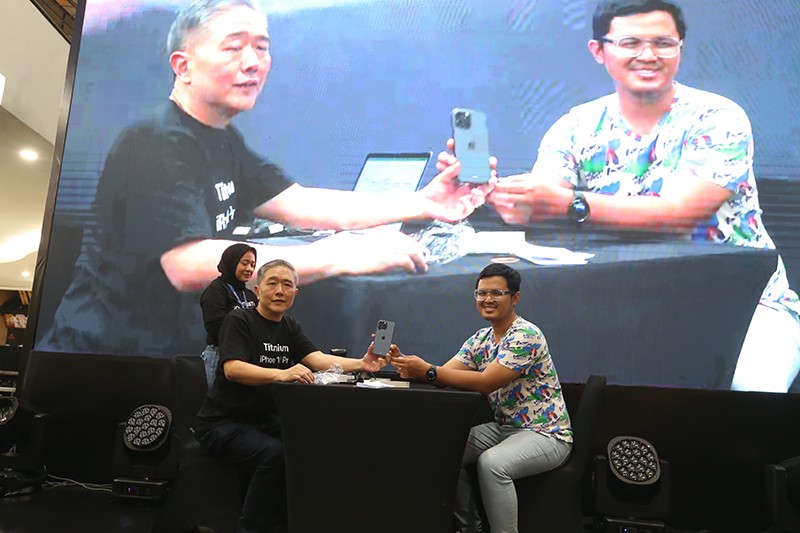 Penyerahan iPhone 15 Series ke Pelanggan Lewat BliBli Midnight Launch - Bagian 1